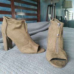 Guess Heels size 10