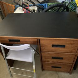 Kids Desk With Chair