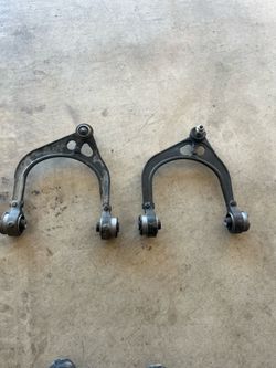 09-23 Dodge 300 front upper control arms