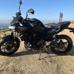 2020 Kawasaki Z650 – ONLY 300 Miles – Like New 