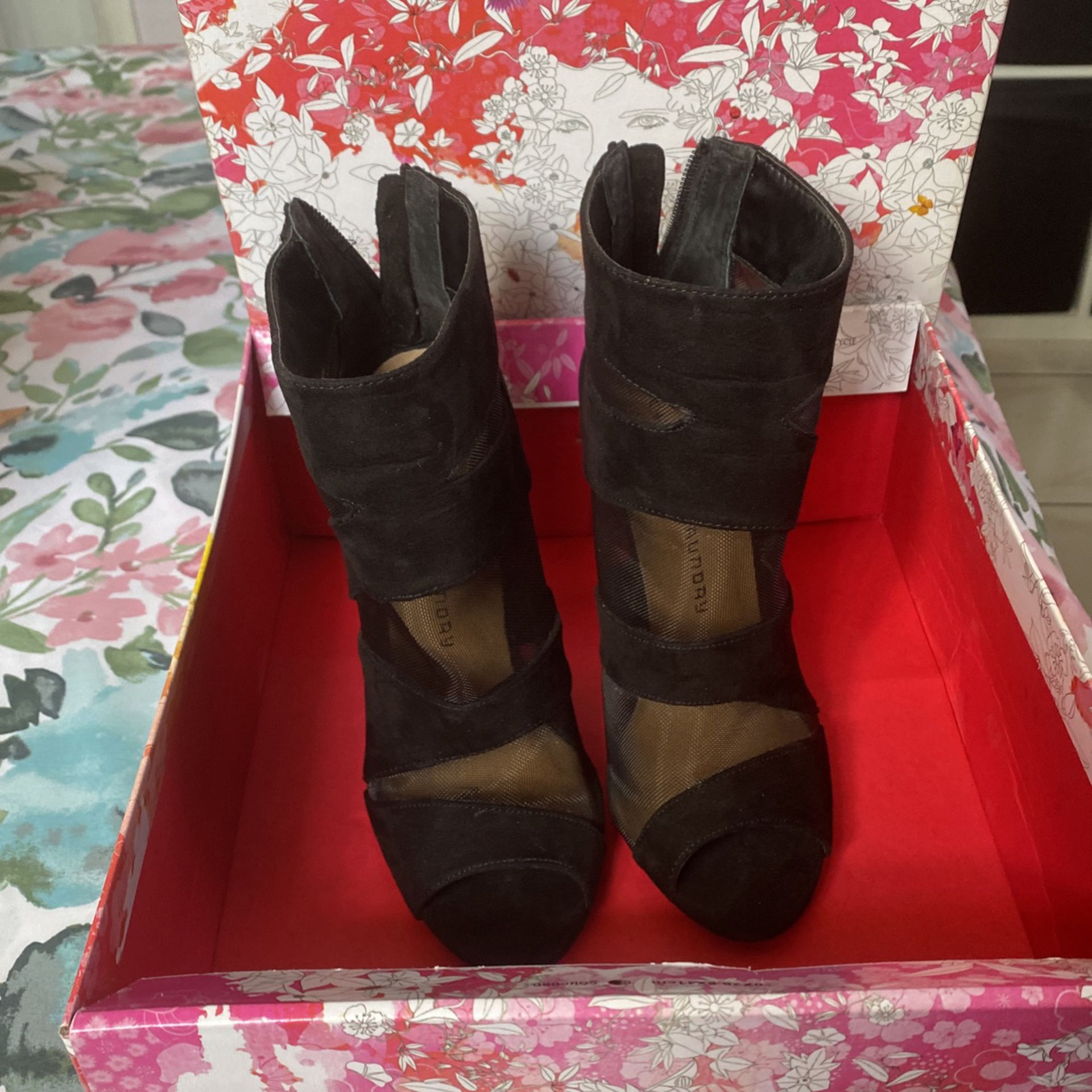 Chinese laundry booties Size 6