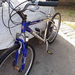 Aluminum Schwinn bike 26" wheels