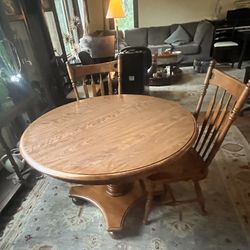 ETHAN ALLEN Heirloom Nutmeg Maple 74" Oval Pedestal Extension Dining Table & 2 Matching Chairs