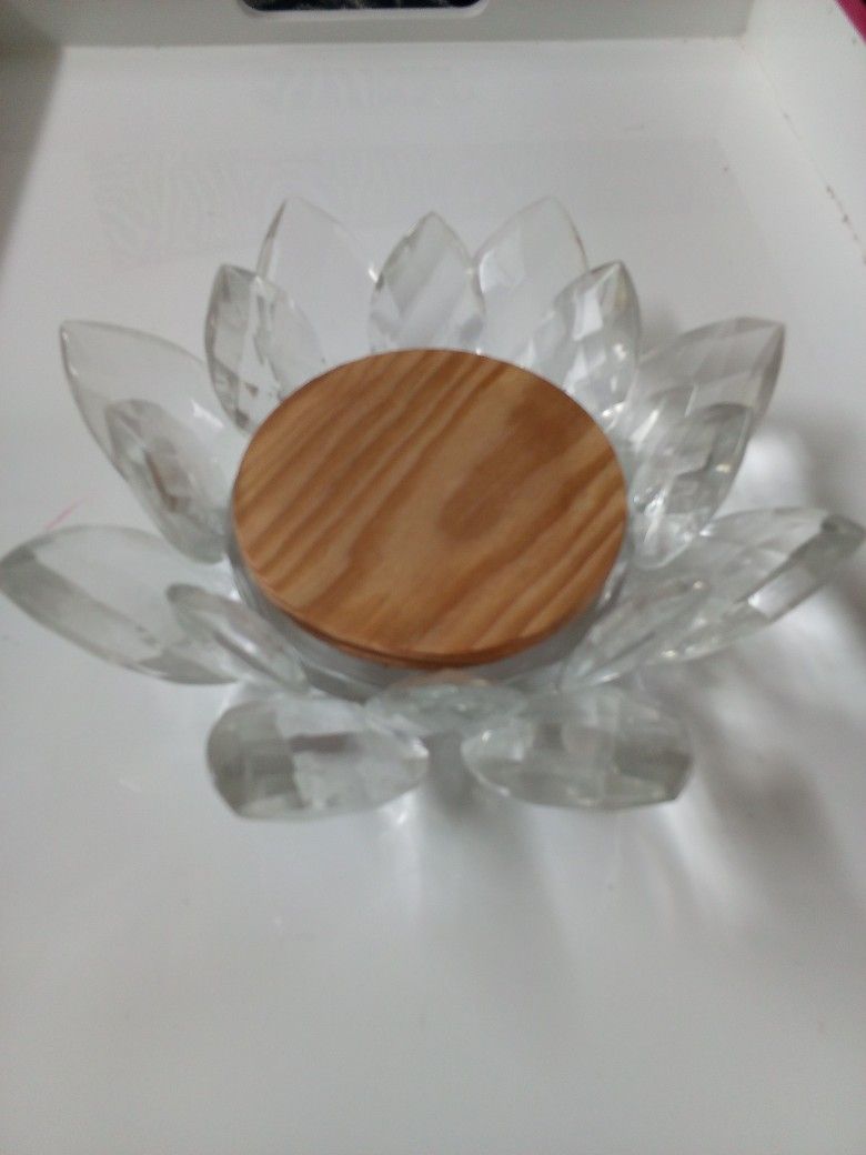 Crystal Flower 🌸 Tray 📤 Wood 🪵 Stand Holder Artwork Antique Carving Petals  Glass  Clear  Absolutely Beautiful ❤️