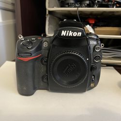 Nikon D700 DSLR Full Frame FX Digital Camera