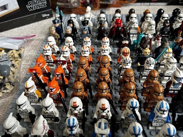 200 lego Star Wars minifigures