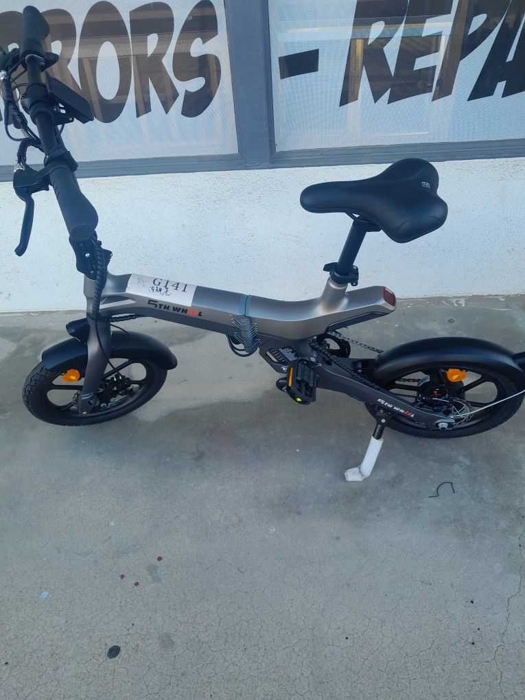 Fifth Wheel Electric Bike Just Like New