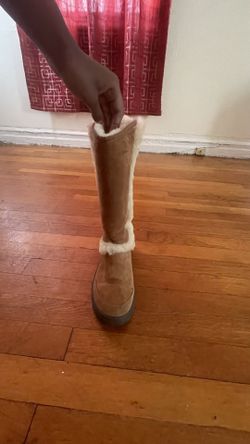 SUNBURST UGGS FOR $170.00 SIZE 9 IN WOMEN