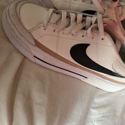 Nike size 7 women