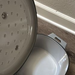 Pampered chef Dutch oven - Enamel Cast Iron -New Condition- 6QT