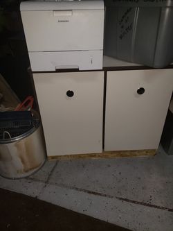 Salon cabinet