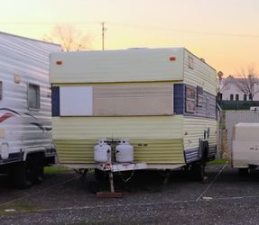 1983 ROAD RANGER TRAVEL TRAILER