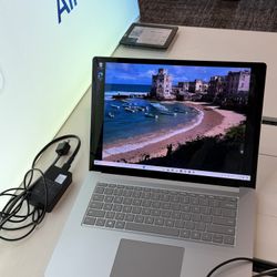 Microsoft Surface Laptop 5 i7 | 8GB RAM | Like New Touchscreen