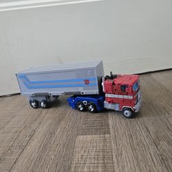 Optimus Prime Earthrise Transformers Action Figure!  Transforms Into Truck!