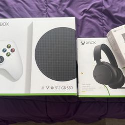 Xbox One S W/ Seagate Storage Expander