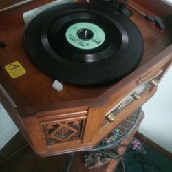 Emerson Record Player AM/FM Radio $15.00