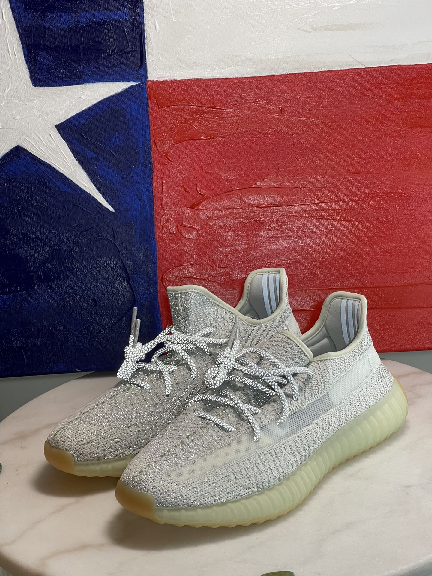Deadstock yeezy 350 hotsell