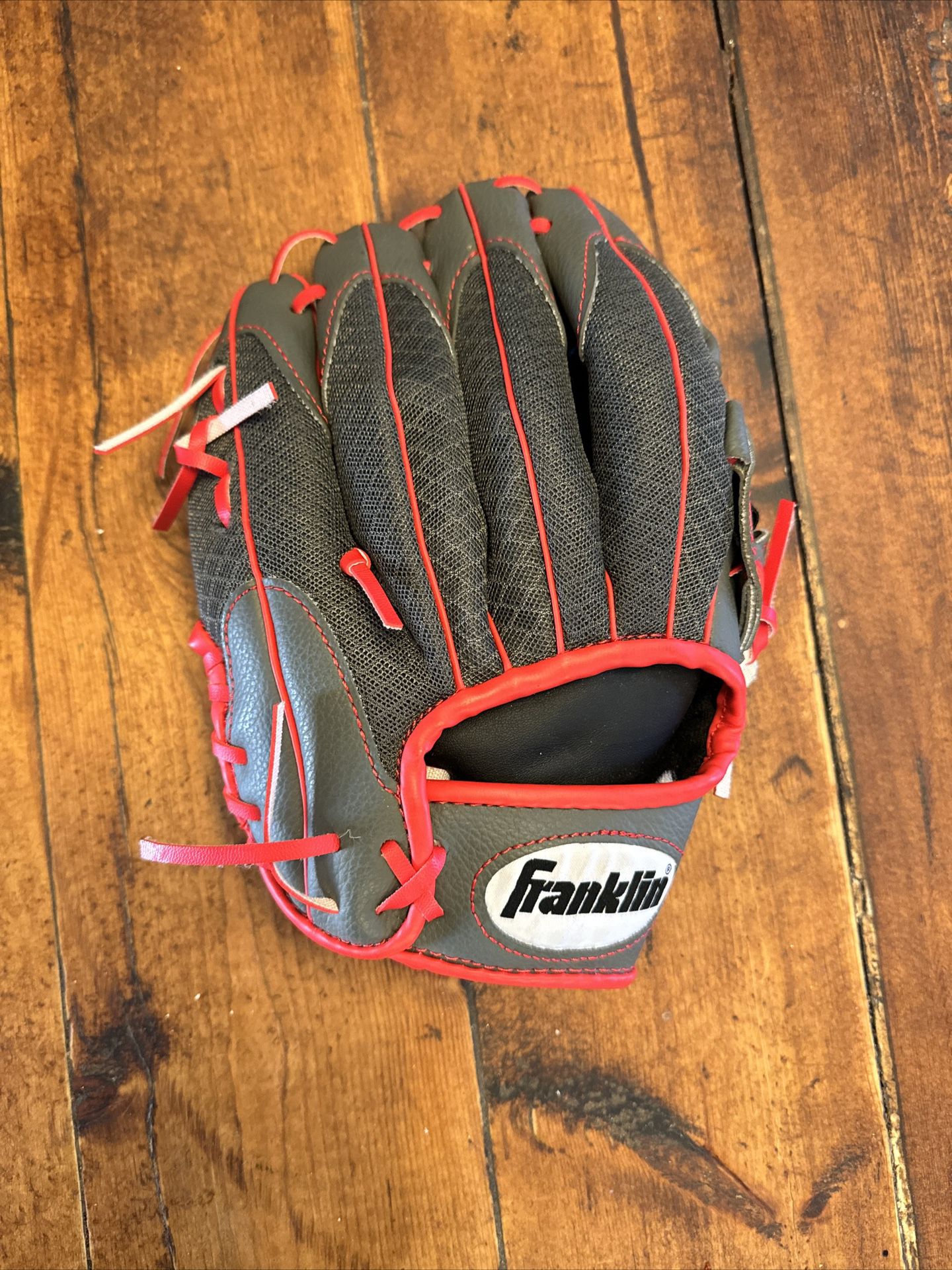 Franklin Infinite Web Shok Sorb 22752-10 1/2 " RHT Gray Grey Red Baseball Glove