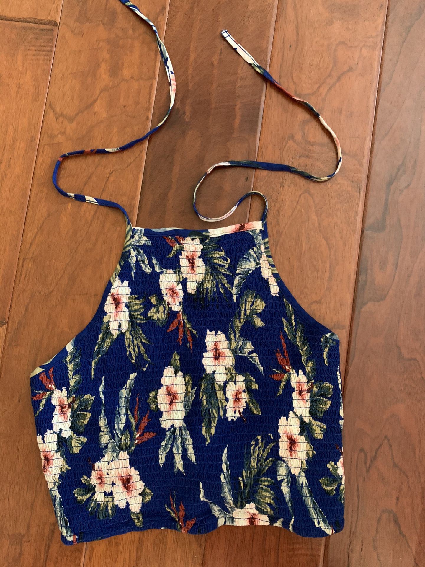 New Hollister pretty blue with flowers halter top