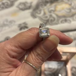 Sterling Silver 2 CTW MOISSANITE Ring Size 6