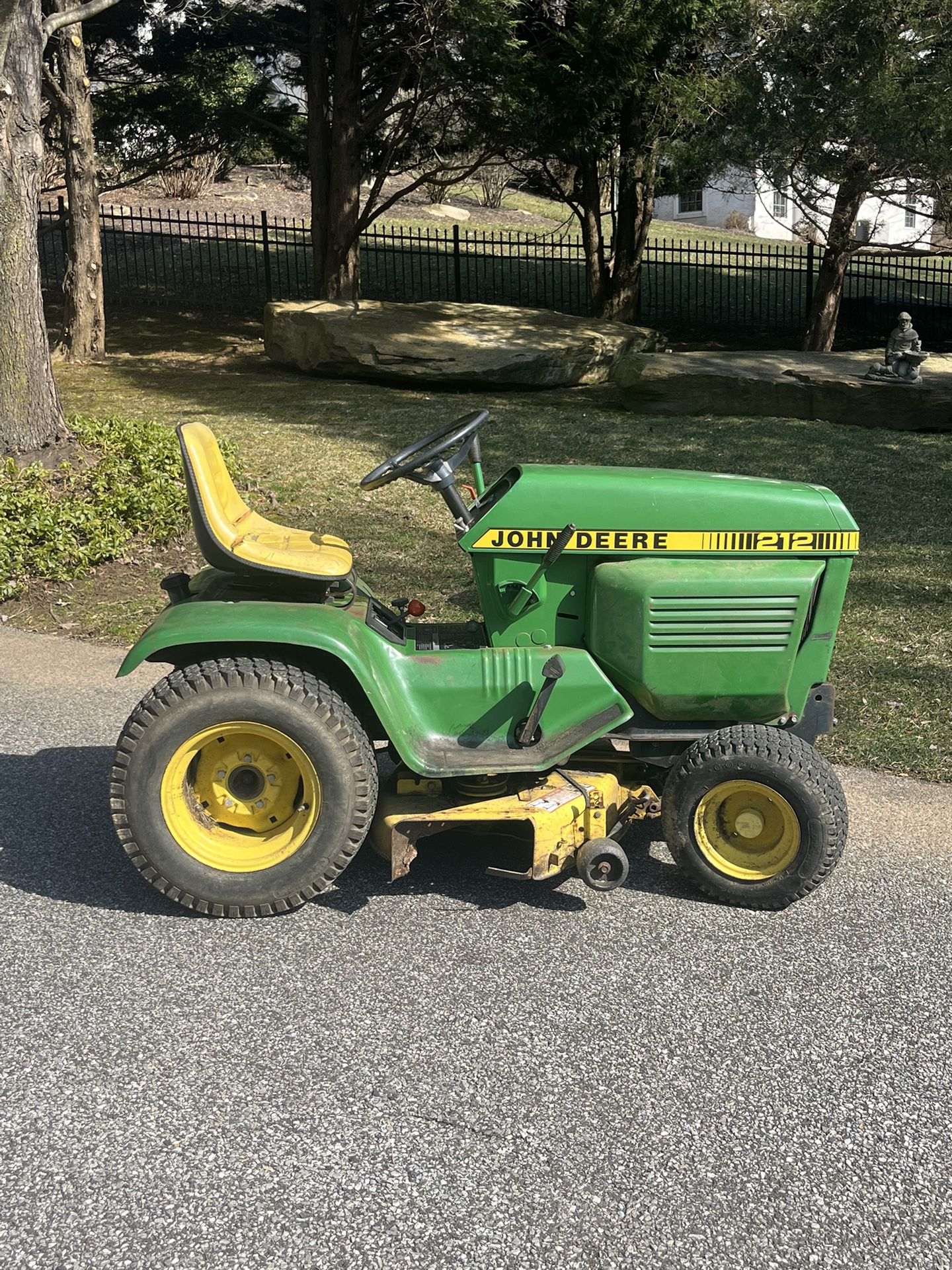 John Deere 212 Garden Tractor Riding Mower Lawnmower