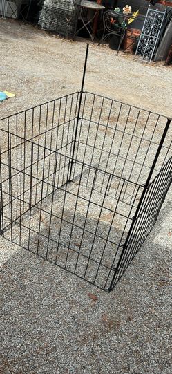 70’ linear feet of stake type play yard