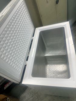 Magic chef horizontal freezer 6.9 cubic feet