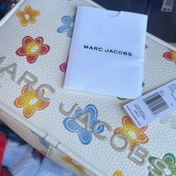 marc jacob’s cross over 