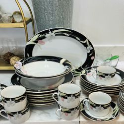 Fairfield Fine China – Black Floral Dinnerware Set 
