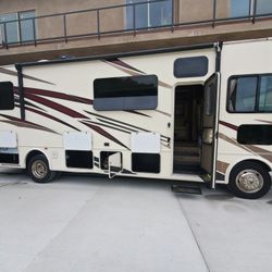 2020 THOR 30.4 25750 Miles Must Go