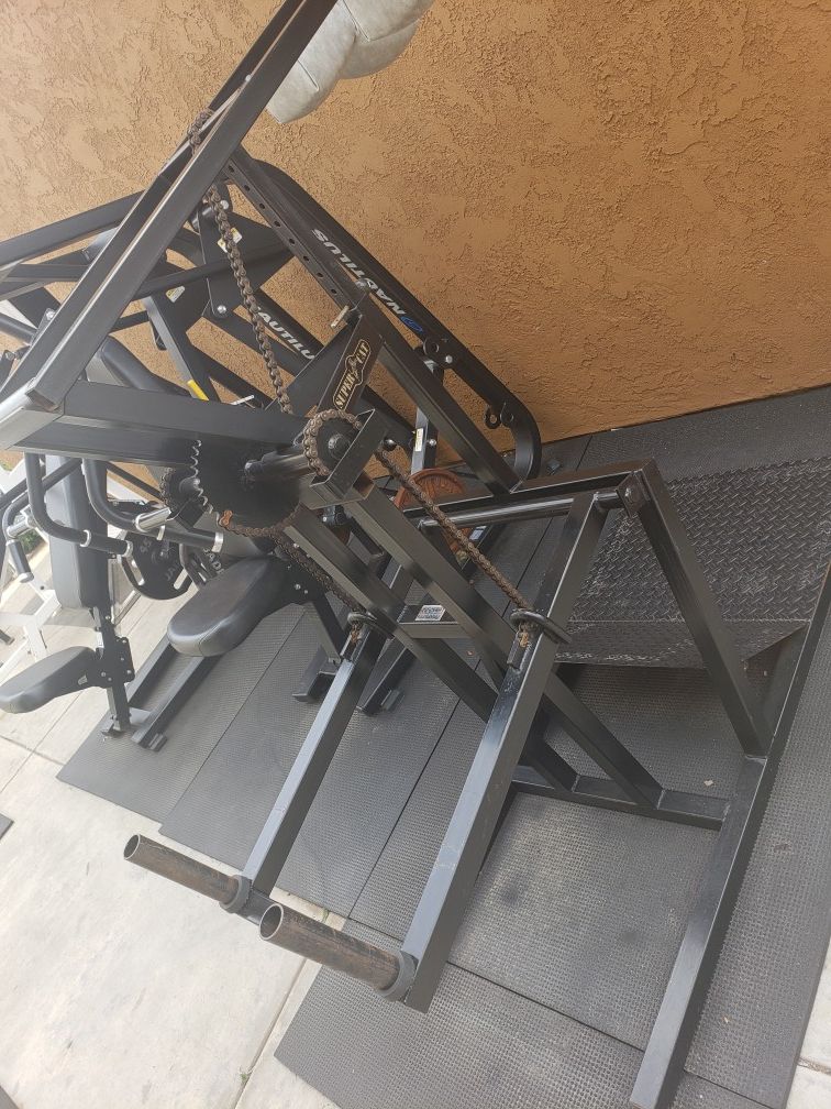 Super Cat Powermetrics bear squat machine