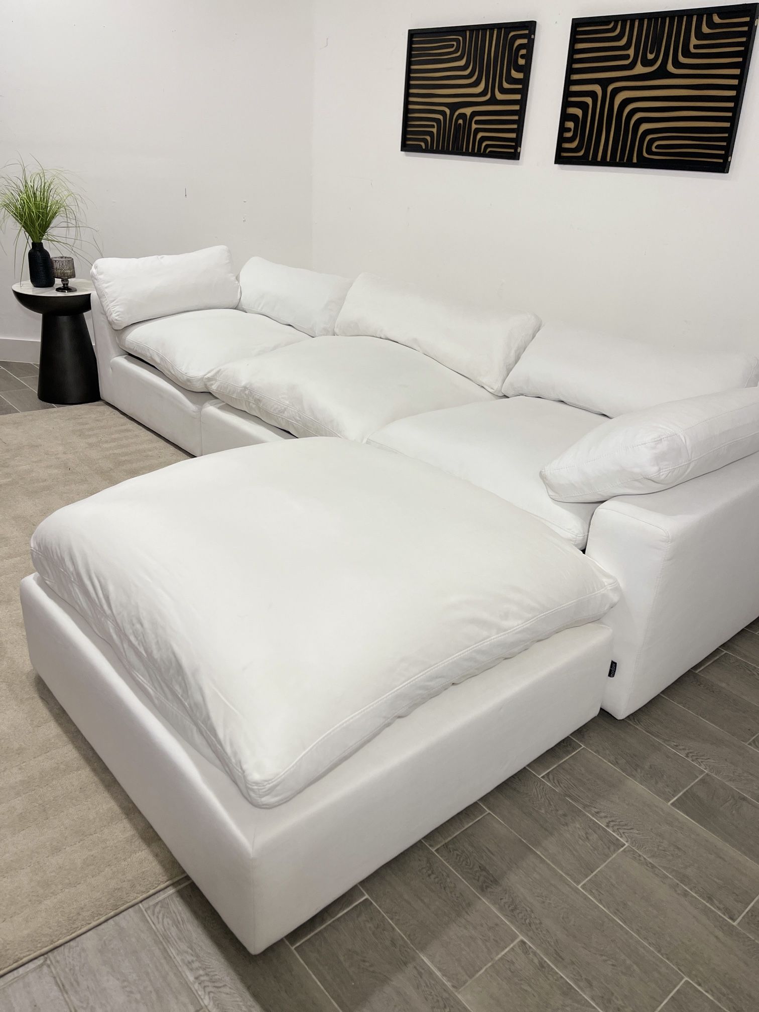 FREE DELIVERY SECTIONAL COUCH WHITE MODANI SOFA