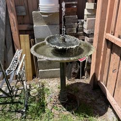 Vintage birdbath style water fountain working metal has some oxidation on it but still everything works