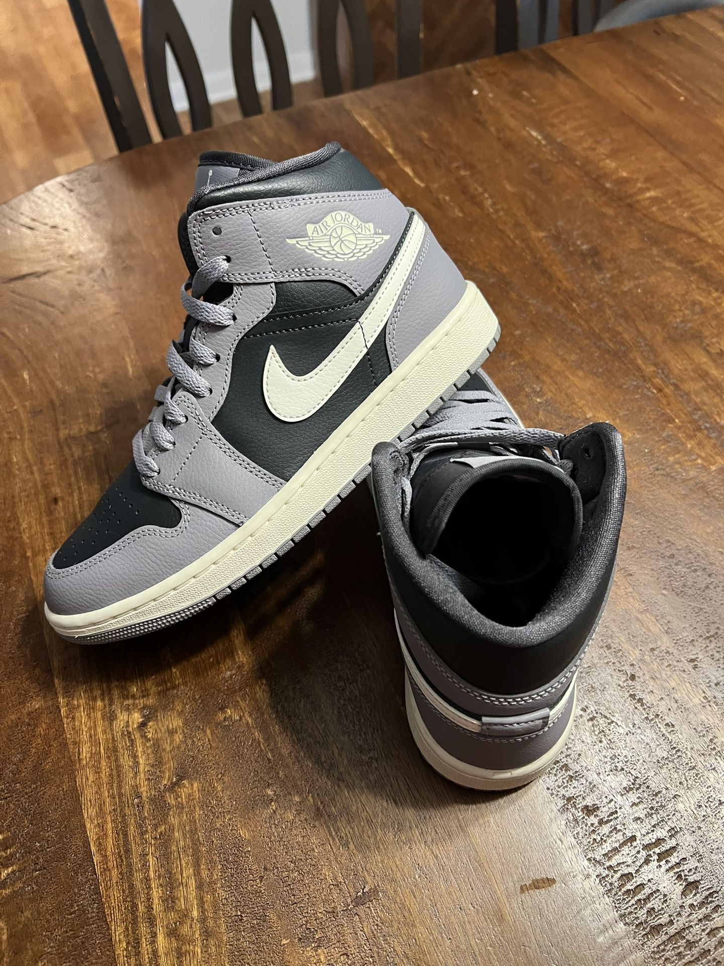 Women’s 7.5 Jordan High Top