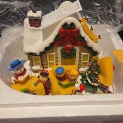 Snoopy And The Peanuts Gang Christmas Cottage By Danbury Mint