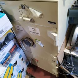 COMMERCIAL  DIGITAL HEAVY SOLID STEEL SAFE, CAME FROM WALGREEN'S VERY VERY HEAVY