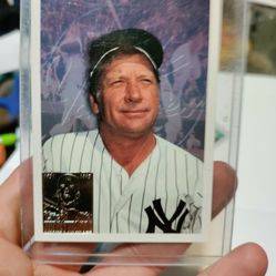 Mickey Mantle Topps Baseball Card