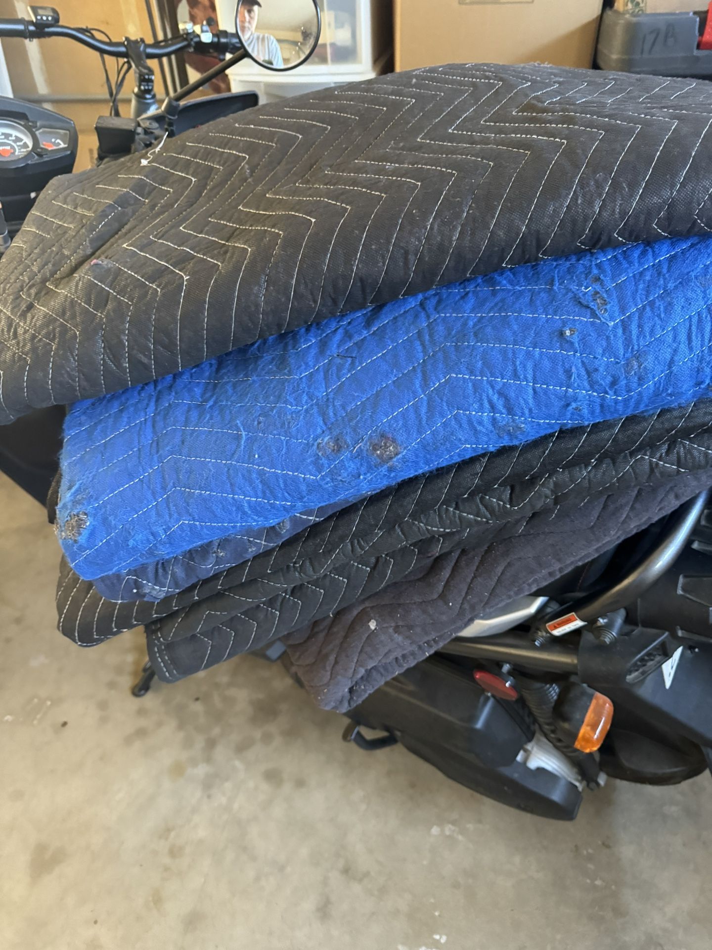 14 Moving Blankets