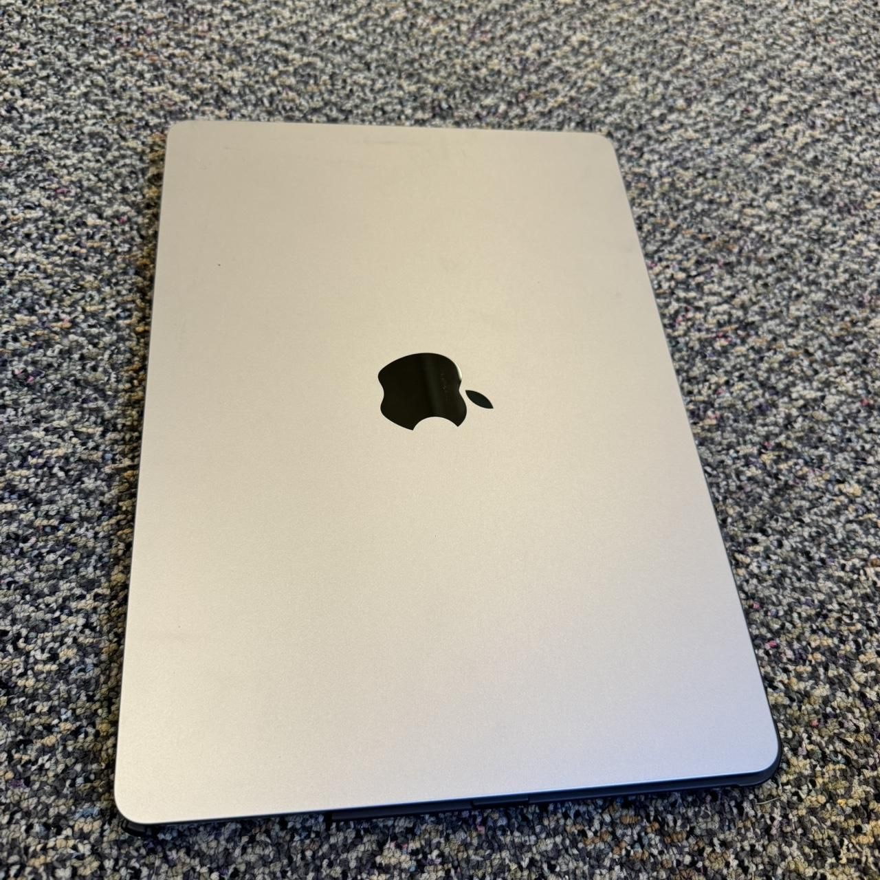Apple 13" MacBook Air (199)24