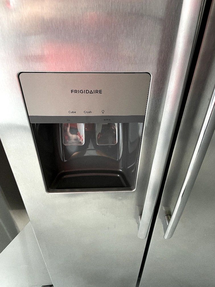 FRIGIDAIRE 36” SIDE BY SIDE REFRIGERATOR STAINLESS STEEL $600