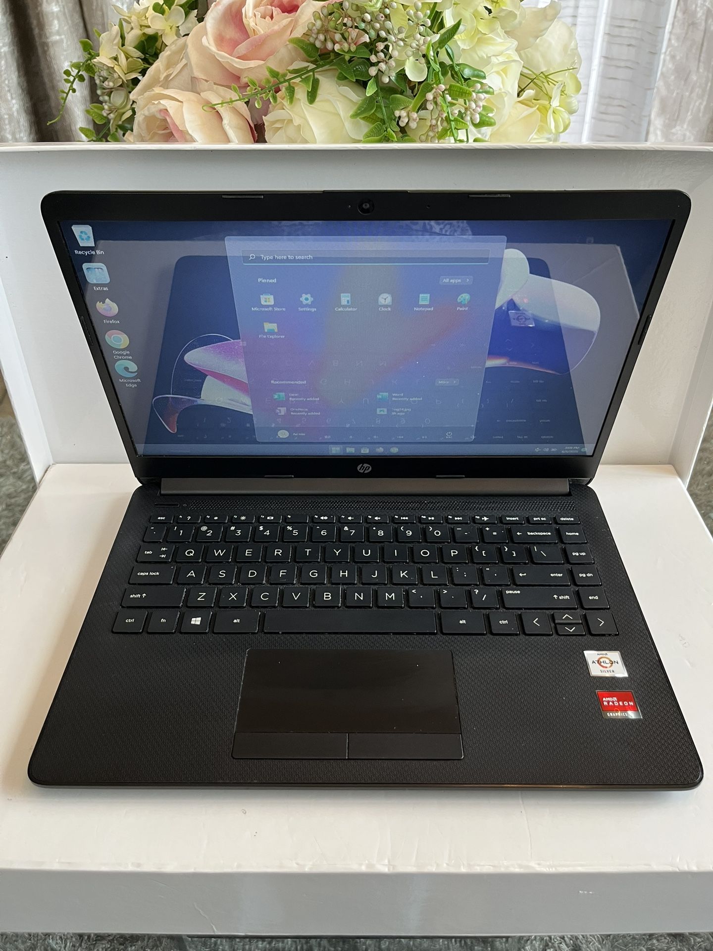 HP Pavilion 14-dk1003dx Laptop Notebook AMD HD Graphics 128GB 4GB RAM - $89