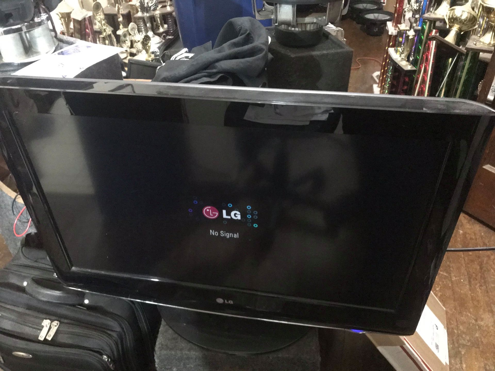 Watch NBA games on this 32” LG Flat Screen TV