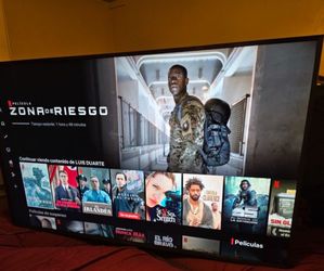 Samsung UN60JU7100 60-Inch 4K Ultra HD Smart LED TV INCLUDES POWER CORD ORIGINAL CONTROL AND FURNITURE BASE