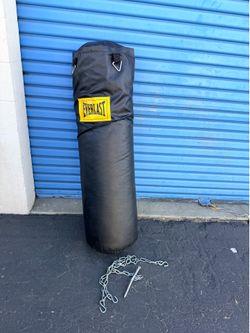 4 ft tall punching bag about 100 pounds comes with chains solid conditions