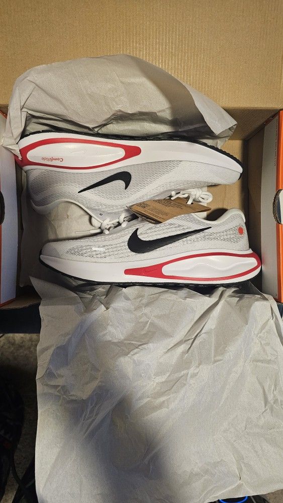 New NIKE Running Shoes Size 8.5