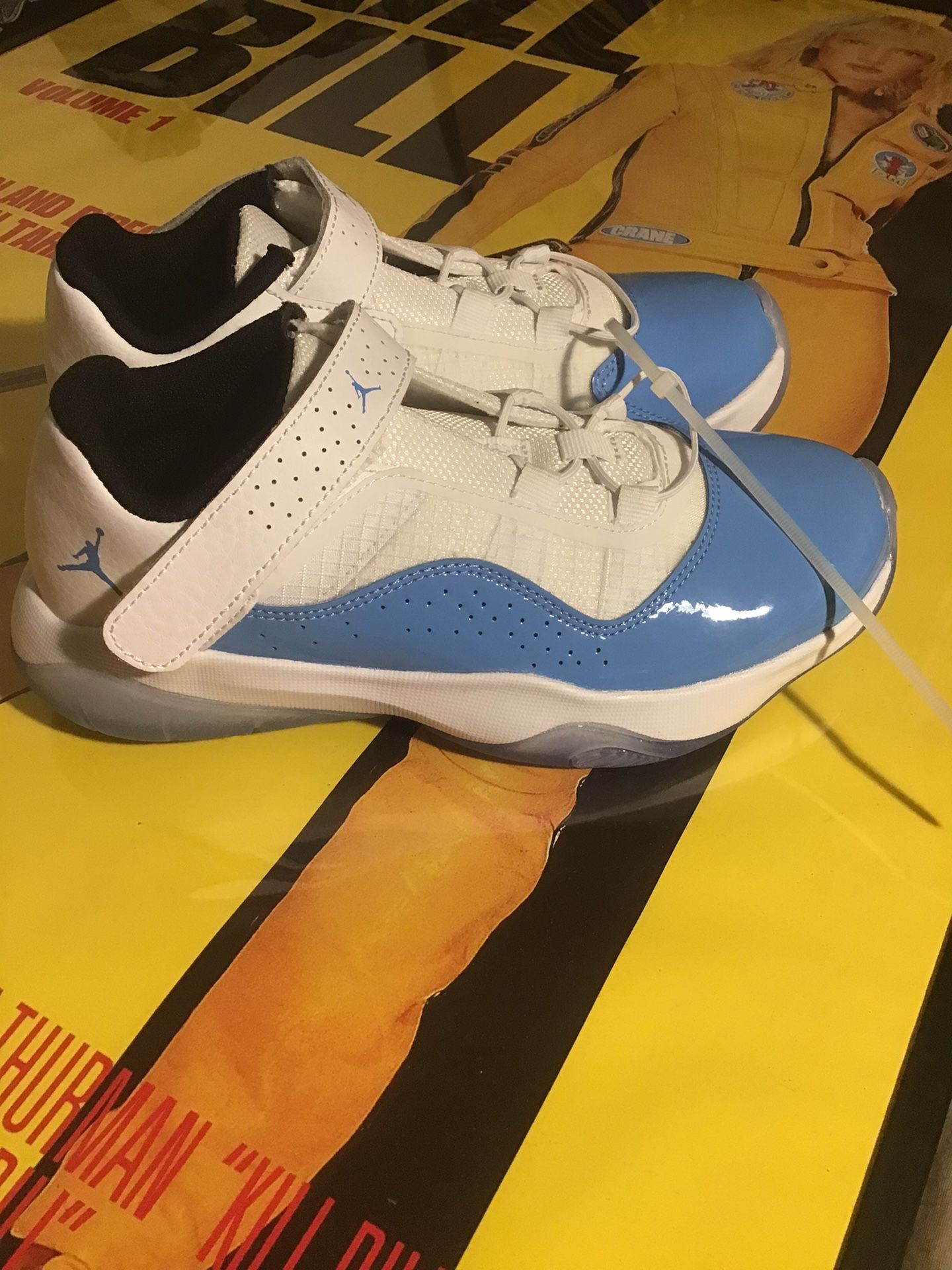 Air Jordan 11 CMFT University Blue