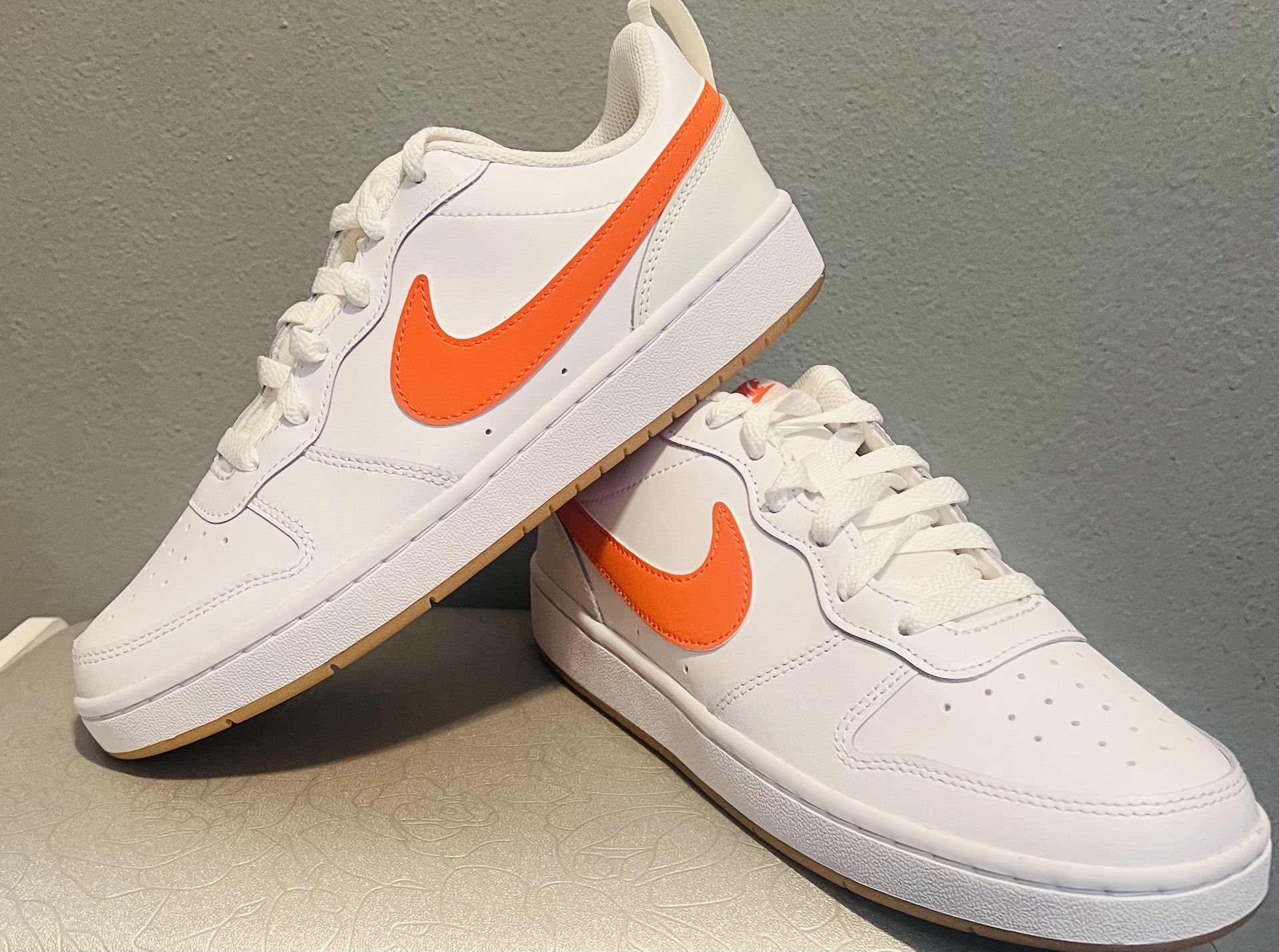 Nike Court Borough    Size 7Youth