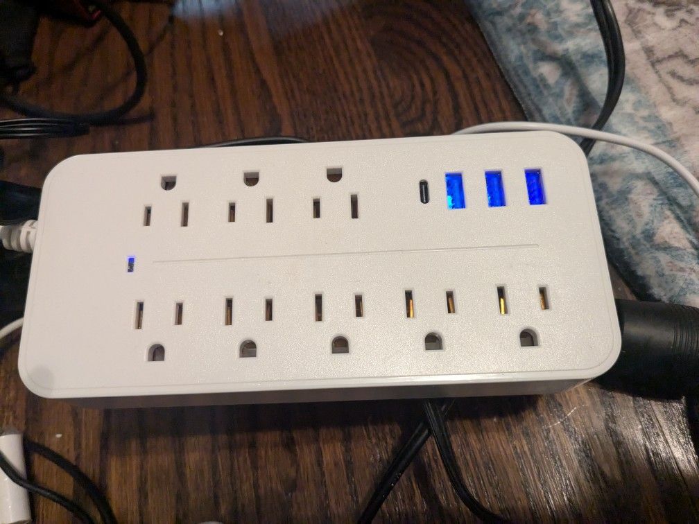Power Strip With AC And USB Plugs, Long Cord
