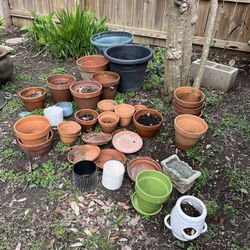 Assortment Of Plant Pots. 