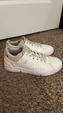On The Roger Advantage Women’s shoes Size 7